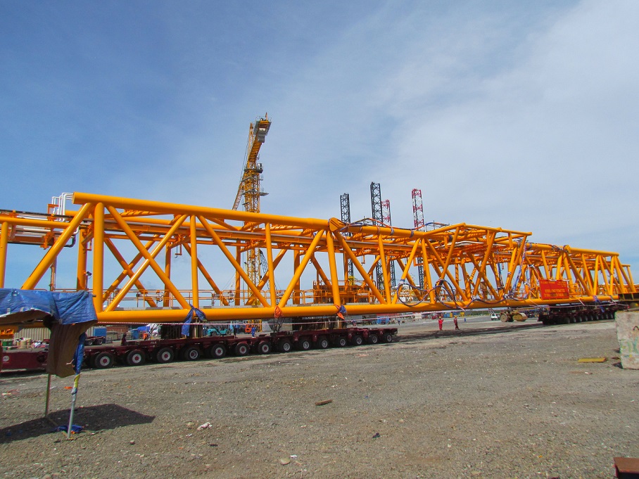 Cung cấp nhân lực, phương tiện, thiết bị và dịch vụ cầu cảng phục vụ bốc xếp, chằng buộc và vận chuyển 2 kiện Link-Bridge nặng 550T