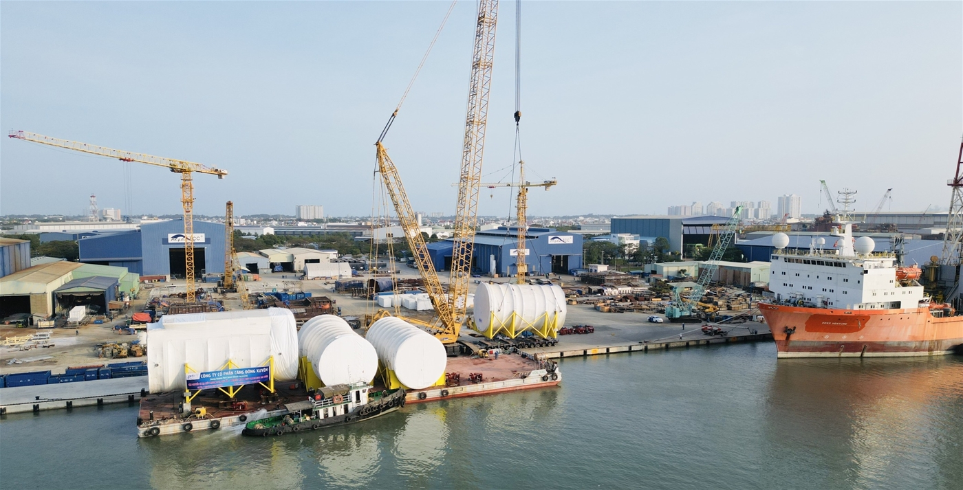 Cung cấp dịch vụ vận chuyển, hạ thủy 4 cụm DUCT (tổng 660 tấn) từ Cảng Đông Xuyên đến Cảng PV Shipyard