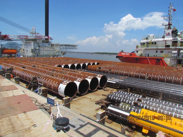 Cung cấp nhân lục, phương tiện, thiết bị và dịch vụ cầu cảng phục vụ bốc xếp, vận chuyển 1828 tấn cọc ống từ bãi chế tạo xuống Sà lan - Hợp Đồng số: DXP-Q-058