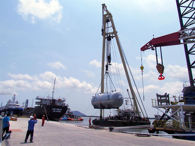 Cung cấp nhân lục, phương tiện, thiết bị và dịch vụ cầu cảng phục vụ bốc xếp, vận chuyển bồn HP Separator 95 tấn từ Cảng Đông Xuyên đến Tiền Hải - Thái Bình - Hợp đồng số: 11-2015/HĐVC/DXP-ALPHA