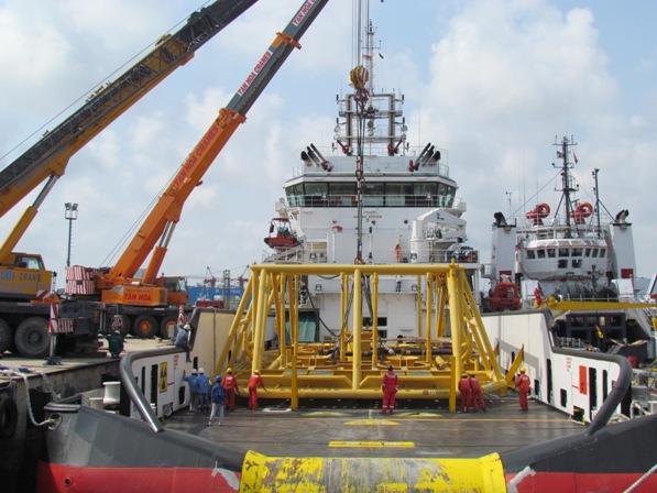 Vận chuyển và hạ thủy cấu kiện 90 Tấn lên tàu dịch vụ Pacific Jumbo - Hợp đồng số: DXP/2014-001
