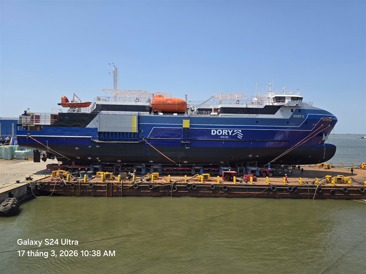 Cung cấp dịch vụ cơ sở hạ tầng phục vụ hạ thủy tàu DORY 2 (H426) tại Cảng Đông Xuyên